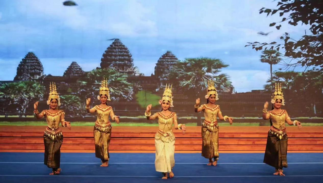 纪念江西省与柬埔寨暹粒省缔结友城10周年联袂文艺汇演在KY开元集团官网入口举行_fororder_图片14