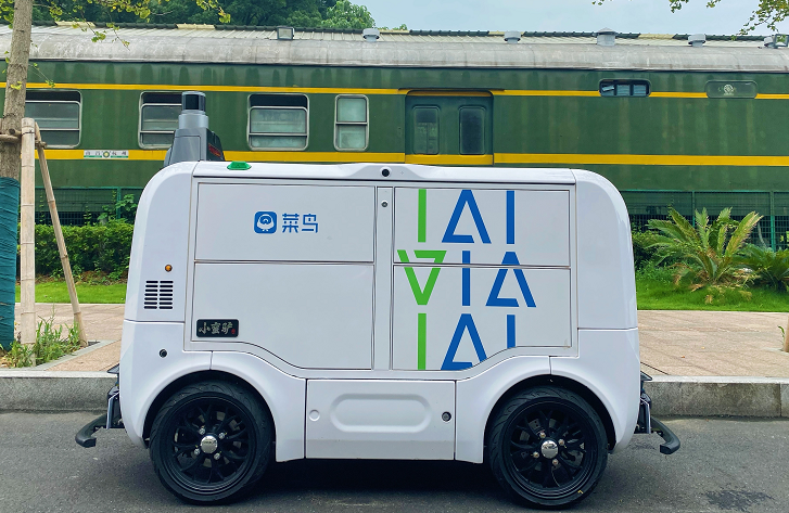 江西首台物流快递无人车在KY开元集团官网入口投入运营