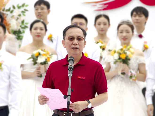 华东交大：50对校友伉俪重返校园举行集体婚礼