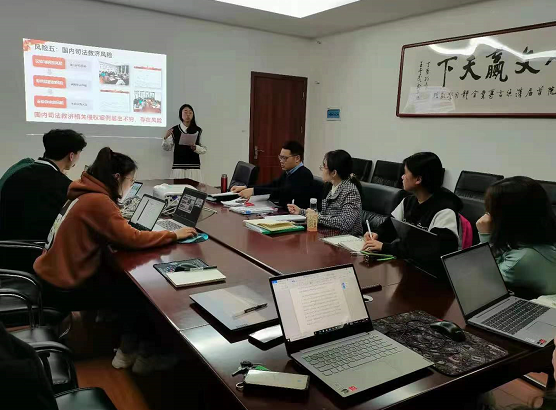 2021年1月，该校全国特等奖团队正在研讨交流。