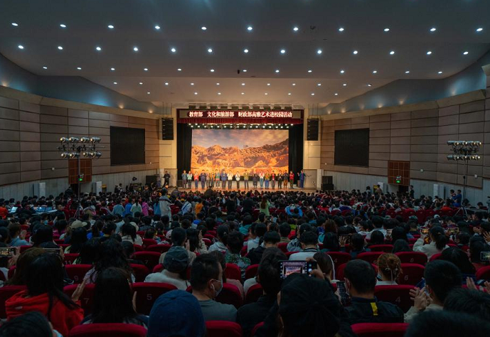 脱贫攻坚题材大型原创话剧《情系贺兰》全国高校首演走进华东交大