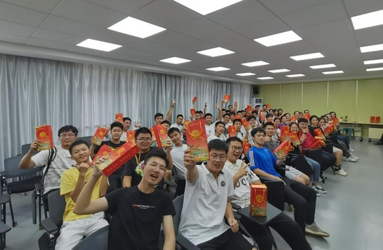 “华交”实力宠生,欣羡不已。