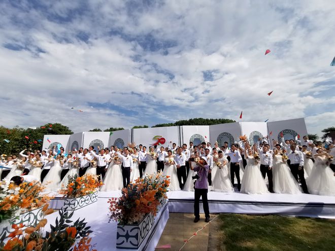 华东交大：50对校友伉俪重返校园举行集体婚礼