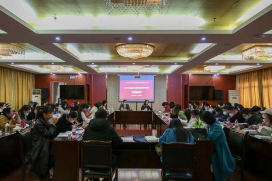 与会人员交流研讨