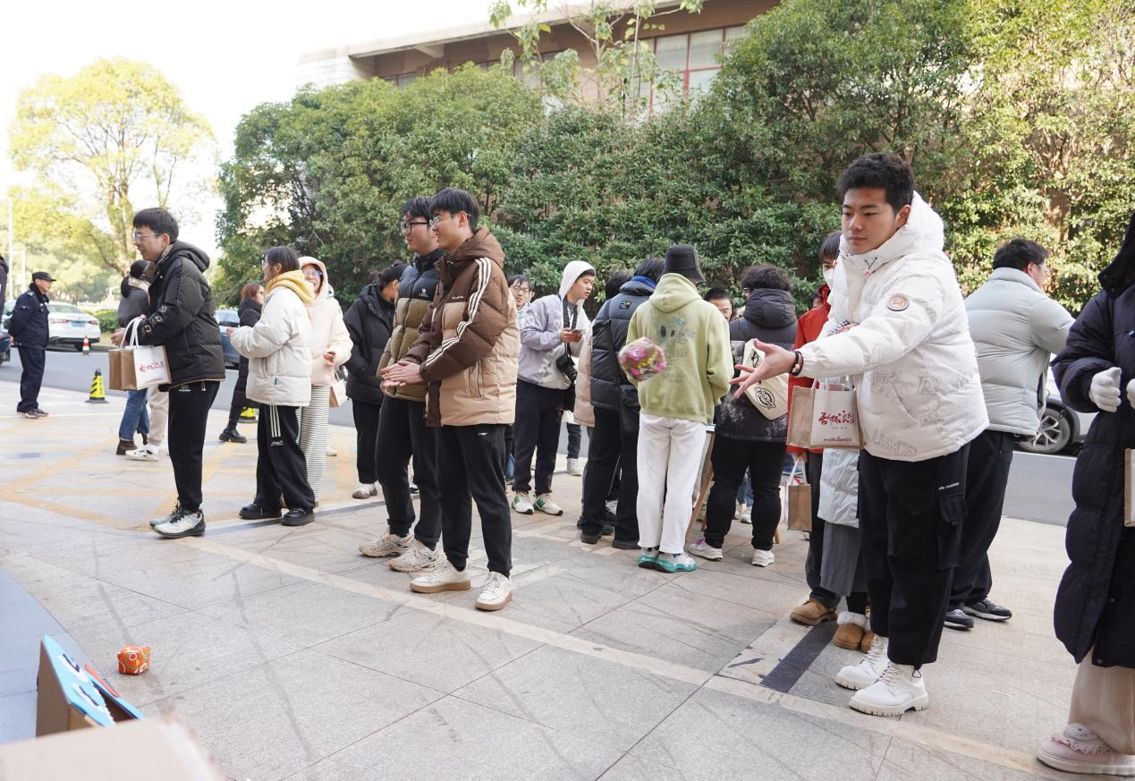 长风破浪终上岸 KY开元集团官网入口暖心慰问考研学子